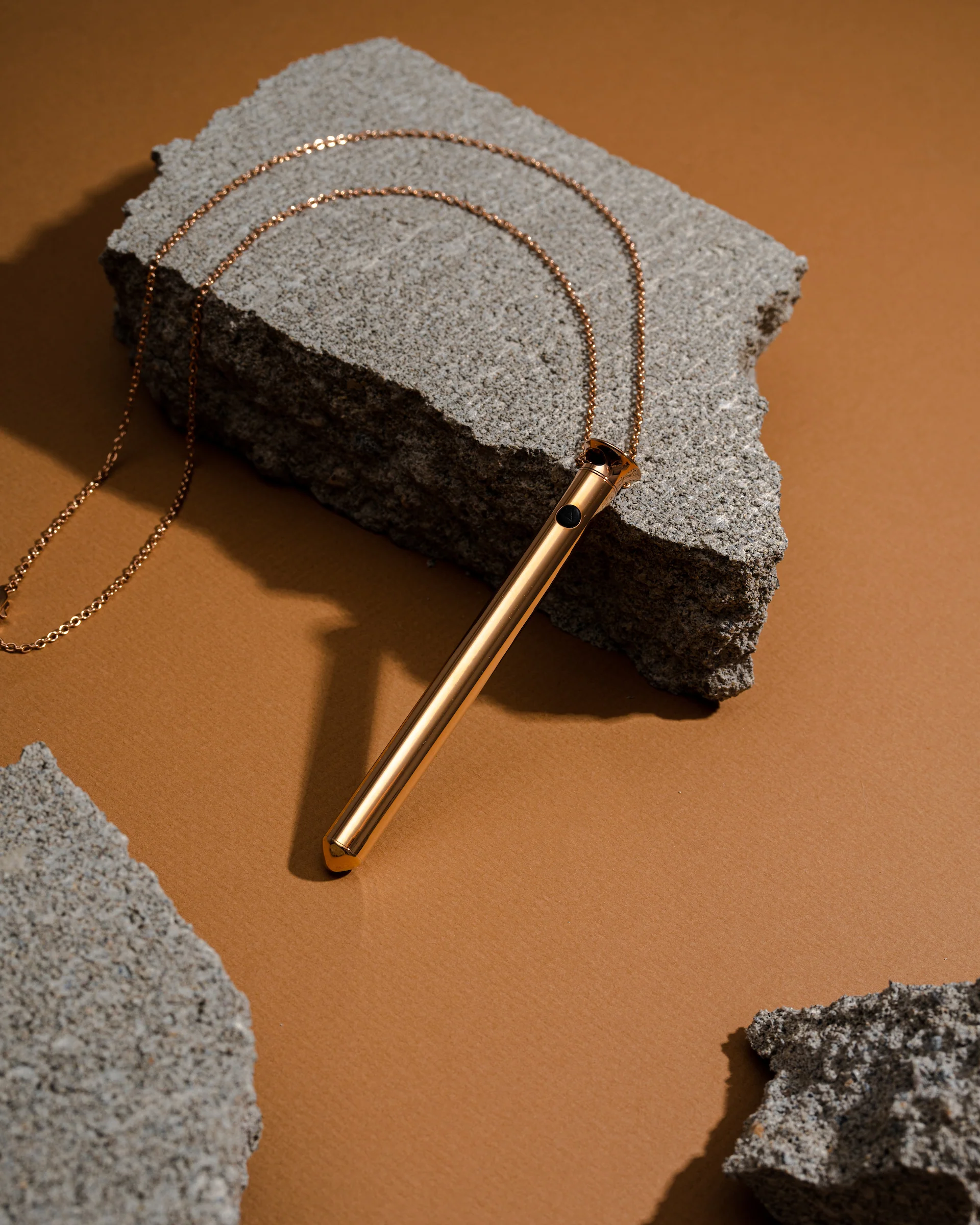 Crave Vesper 2 Vibrator Necklace Rose Gold - Image 3